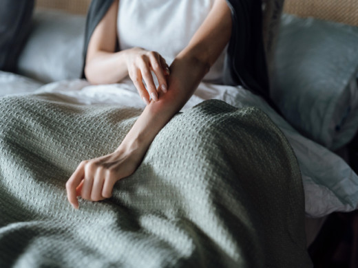 Riziko incidence astmatu, exacerbací astmatu a hospitalizací pro astma u pacientů s atopickou dermatitidou