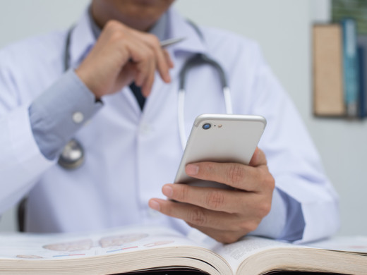 Koronavirus mění způsob vzdělávání lékařů