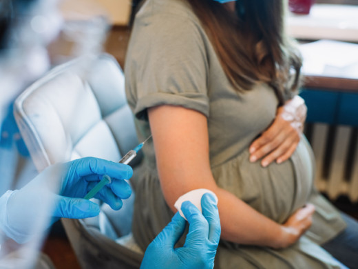Příspěvek na očkování proti RS virům mohou čerpat nově i těhotné ženy