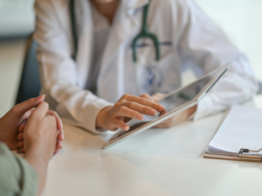 Klinické studie pomáhají nemocným a šetří peníze pojišťovnám