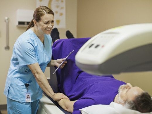 Do screeningu osteoporózy se zapojili praktici i gynekologové. Za pět měsíců bylo vyšetřeno 33 tisíc lidí