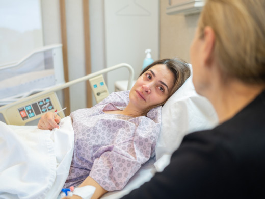 Každá pátá žena trpí po porodu příznaky duševních poruch, varují praktici